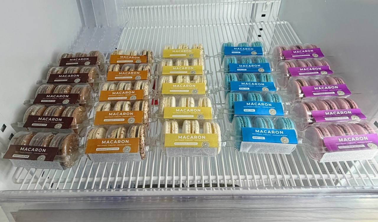 Полочная выкладка десертов